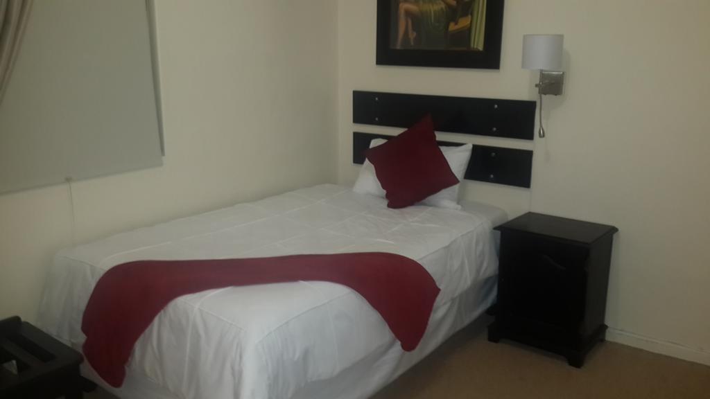 Victoria Hotel Bredasdorp Oda fotoğraf