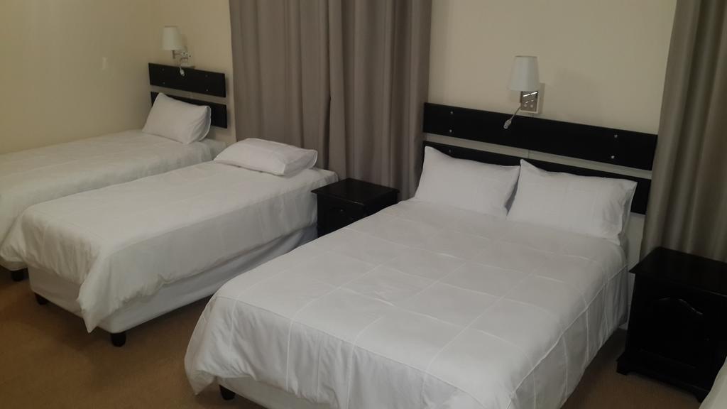 Victoria Hotel Bredasdorp Oda fotoğraf