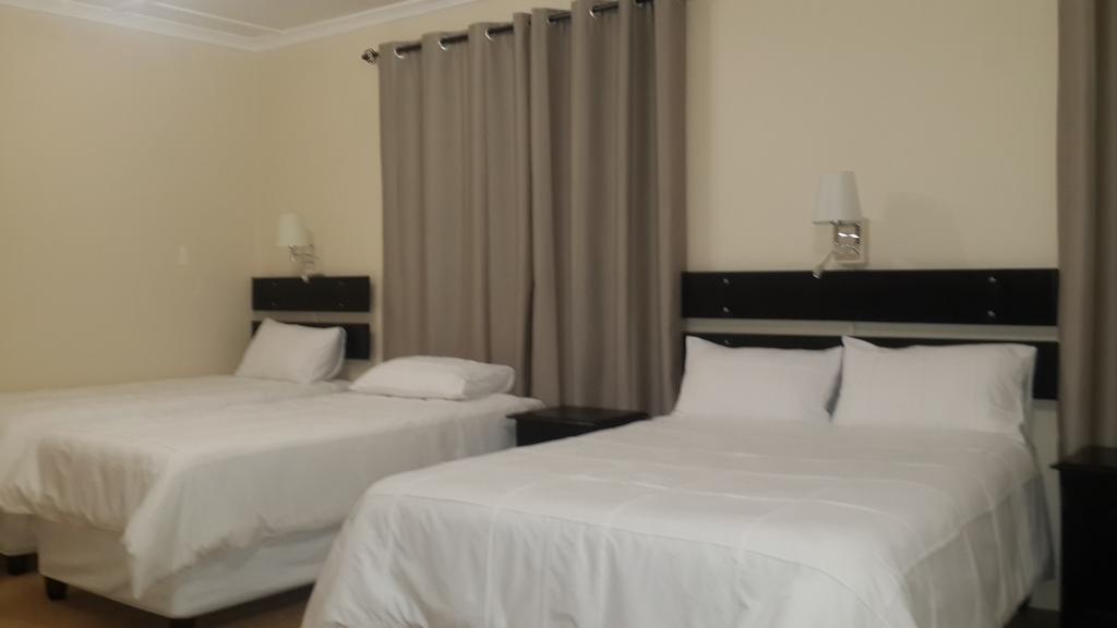 Victoria Hotel Bredasdorp Oda fotoğraf