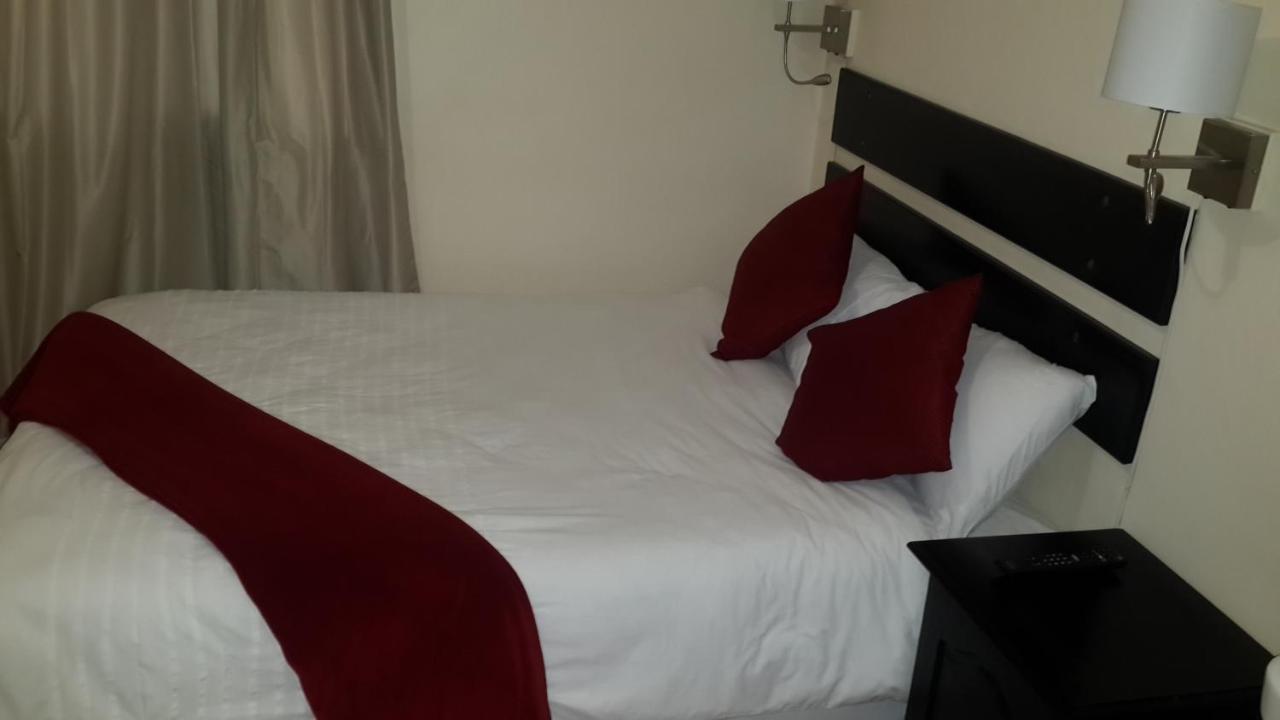 Victoria Hotel Bredasdorp Oda fotoğraf
